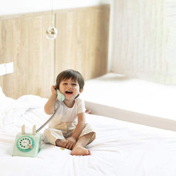 Pretend & Play – Play Telephone