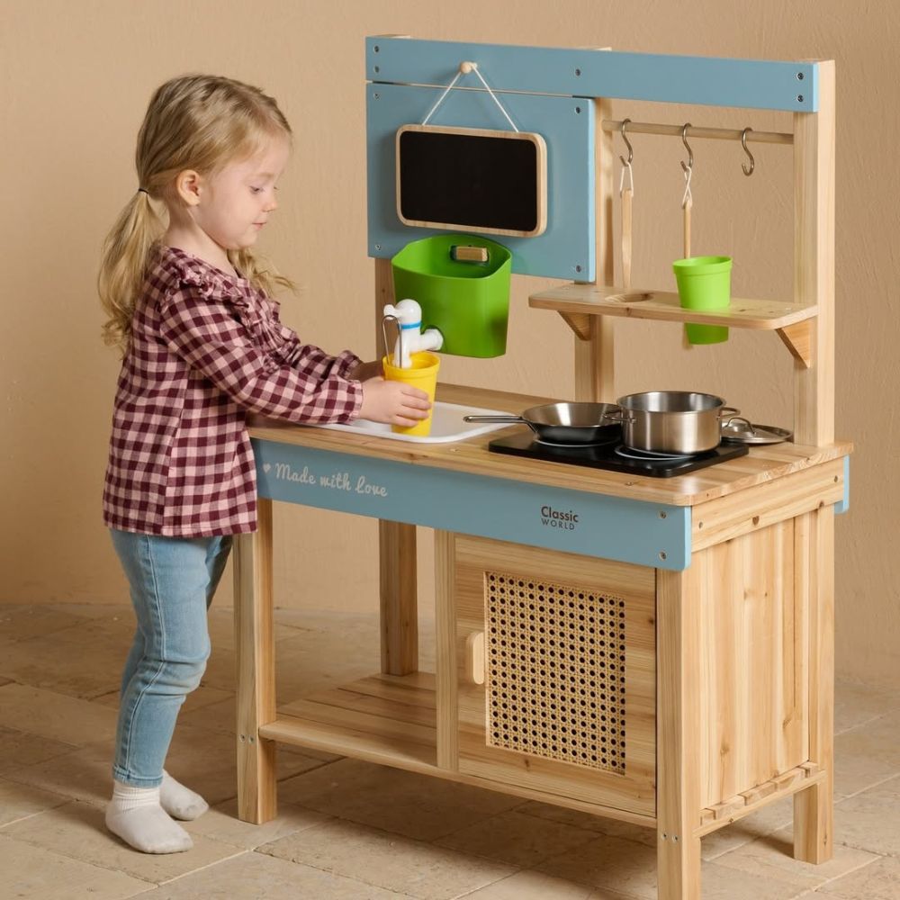 Classic World – Outdoor Mud Kitchen